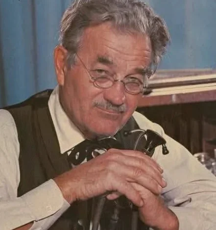 Milburn Stone Bio, Age, Height, Wife, Children, Wiki & More
